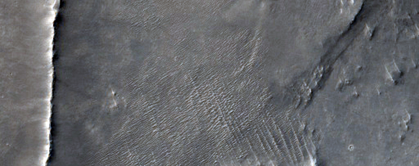 Possible Dike in Northeast Central Arabia Terra