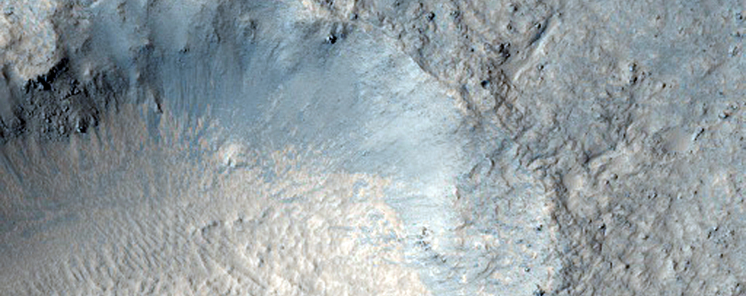 Хорошо сохранившийся пьедестальный кратер на равнине Arcadia Planitia