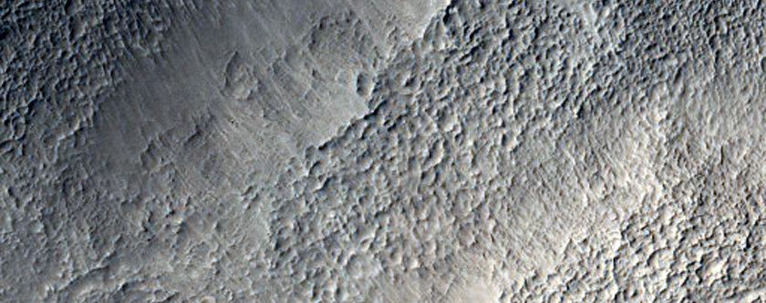 Valle relie  un cratre dans la partie nord-ouest de Arabia Terra