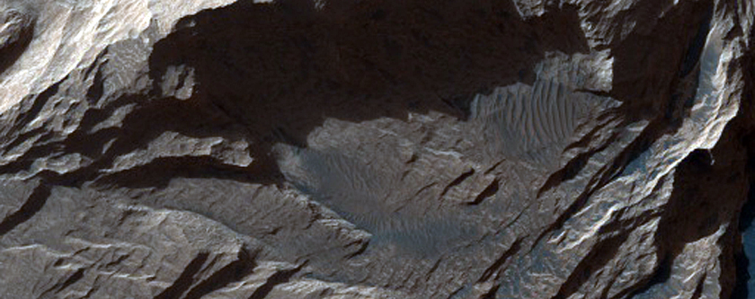 Возможно богатая сульфатами местность в каньоне Ophir Chasma
