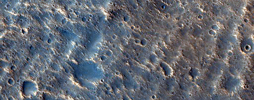 Bela kaj malnova alfrapkratero en Acidalia Planitia