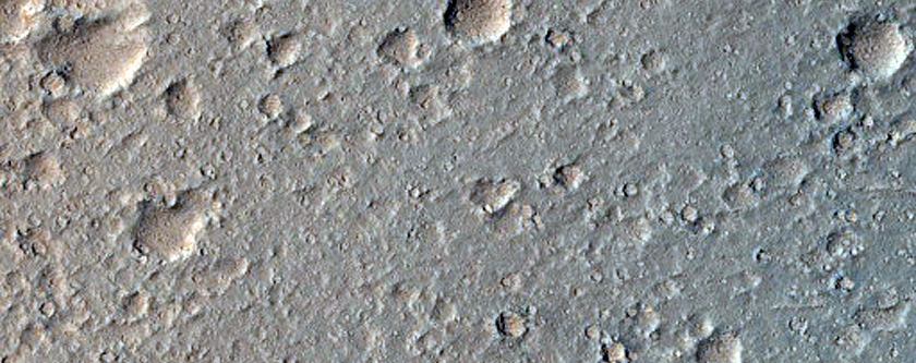 Το Τοίχωμα της Καλδέρας στην Κορυφή του Όρους Ασκρεύς (Ascraeus Mons)