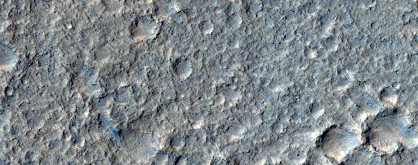 Ictibus effecti crateres, tumuli et locus depressus in Vallis Tiu plano