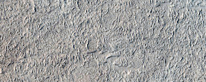 מכתש מלא במשקע קרוב ל-מרטה ואליס (Marte Vallis)