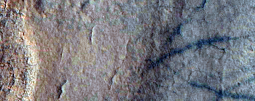 تصدعات فى أرضية  فوهة في سهول « يوتوبيا»  (Utopia Planitia)