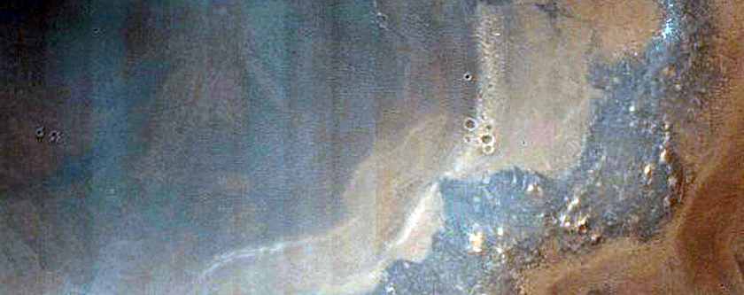 Well-Preserved 6-Kilometer Crater in Syrtis Major