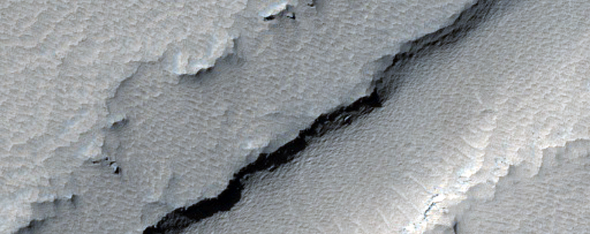 En Echelon Fissure Vents South of Pavonis Mons