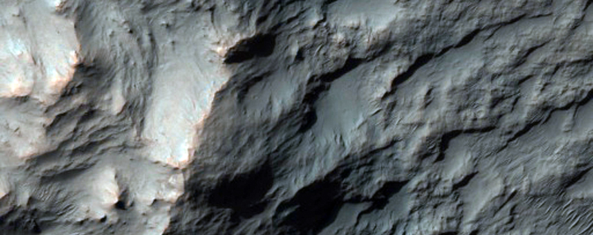 Central Uplift of 35-Kilometer Diameter Crater in Terra Sirenum