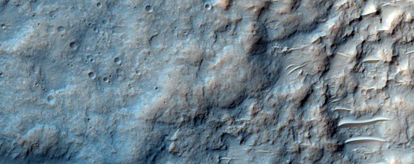 Kanaal met donkere sedimenten in Terra Cimmeria