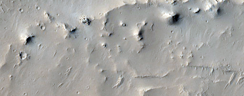 Krater zeminindeki antik, katmanlı akıntılar