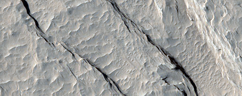 Intressanta formationer p golvet av Olympus Mons
