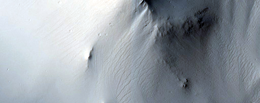 Çarpma kraterinin merkezindeki zirve noktası