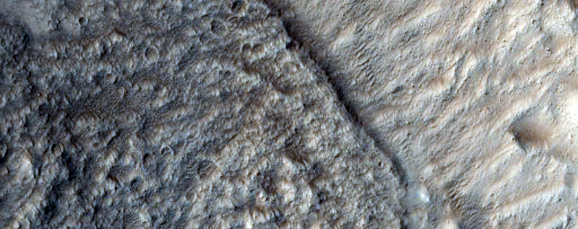 Krater i nrheten av Acheron Fossae