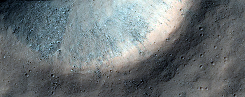 Well-Preserved 1-Kilometer Diameter Crater in Hesperia Planum
