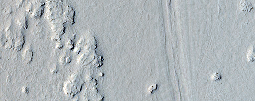 Channel Between Buttes in CTX Image 