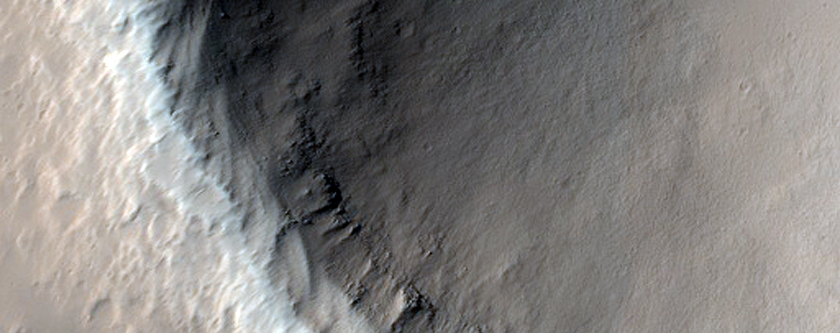 Krater omgiven av frdjupningar