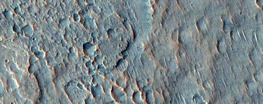 Ślady dawnego przepływu lawy w południowej części systemu kanionów Kasei Valles