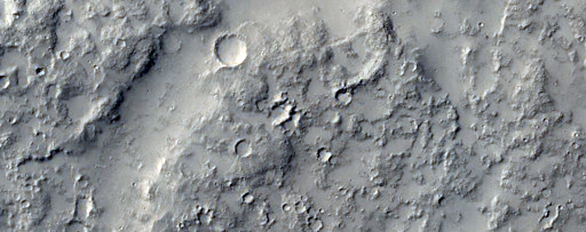 Teren na początku kanału prowadzącego do Krateru Guseva