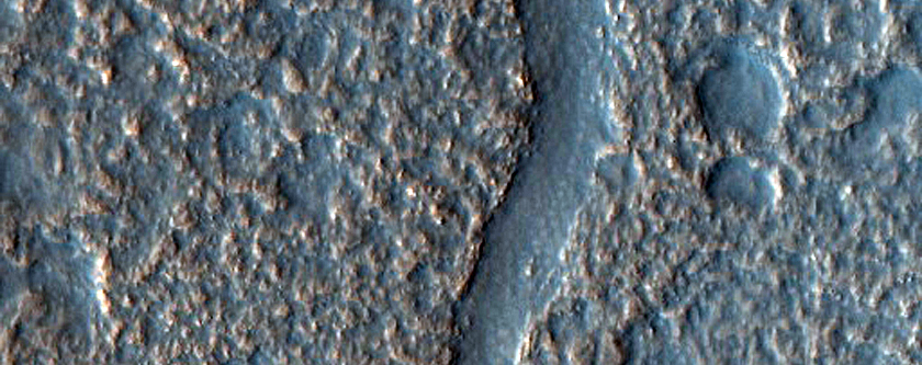 Kanał w Kraterze Lyot