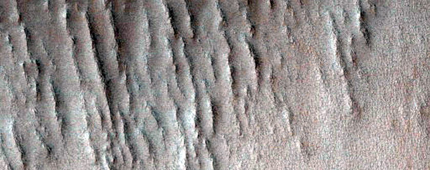 Ravinas lineares em Hellas Planitia