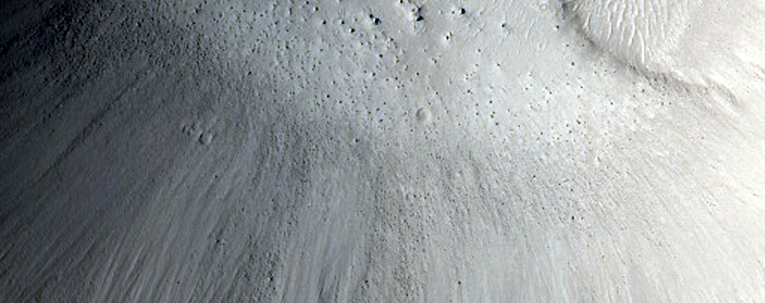 Semi-Faded Small Rayed Crater in Elysium Planitia