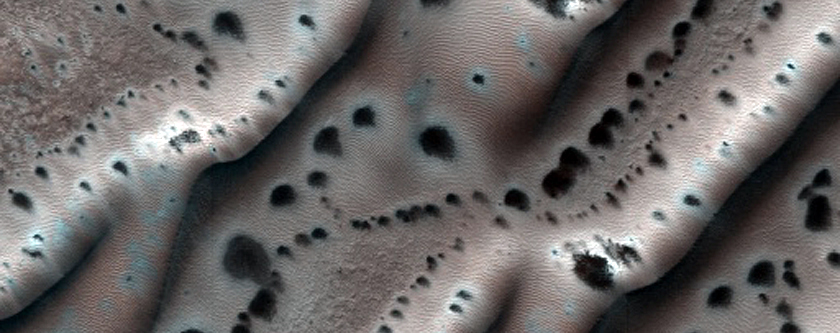 Monitor Defrosting Dunes in MOC Image E05-00762