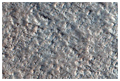 Malgranda kratero parte pleniĝita kun sedimento