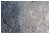 שדה של לבה ומכתש פגיעה ב-אמזוניס פלניטיה (Amazonis Planitia)