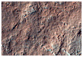 Interesa geologia formo al la nordokcidento de Hellas Planitia