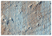 Kratrar med tunt lager utslungat material nordvst om Olympus Mons
