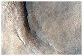 Kratrar p en piedestalformad krater i Acidalia Planitia