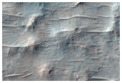 Mjligt skiktgittersilikatmaterial p golvet av en krater i nordvstra Noachis Terra