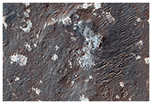 Mysterise, hellgetnte Ablagerung im Vinogradov Krater