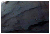 דיונות נופלות ומפולת אדמה בקופרטיס קזמה (Coprates Chasma)