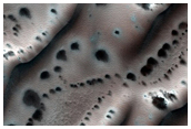 Monitor Defrosting Dunes in MOC Image E05-00762