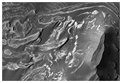 Υψώματα Στρωσιγενούς Υλικού  στο Δυτικό  Άκρο του Μέλανος Χάσματος (Melas Chasma)