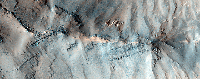 Głazy i zapadnięte wydmy we wschodniej części kanionu Coprates Chasma