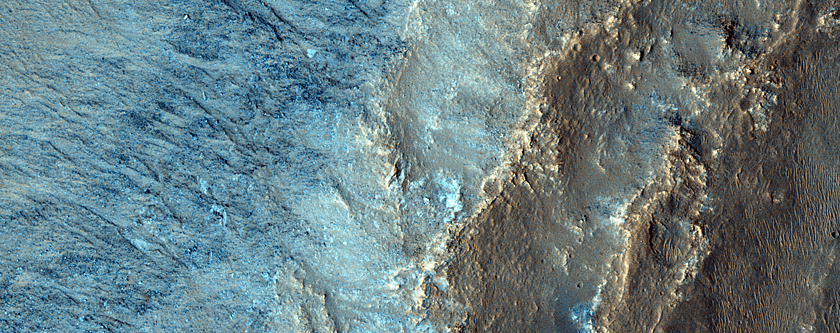 Blootliggende grondgesteenten in Eos Chasma