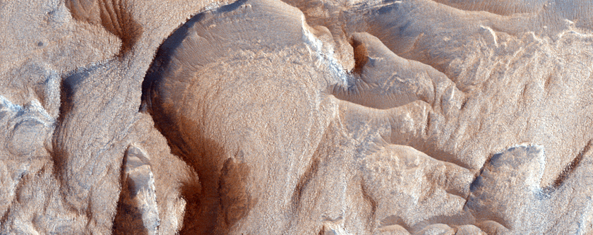 Разрывы в слоистых отложениях в кратере Беккерель
