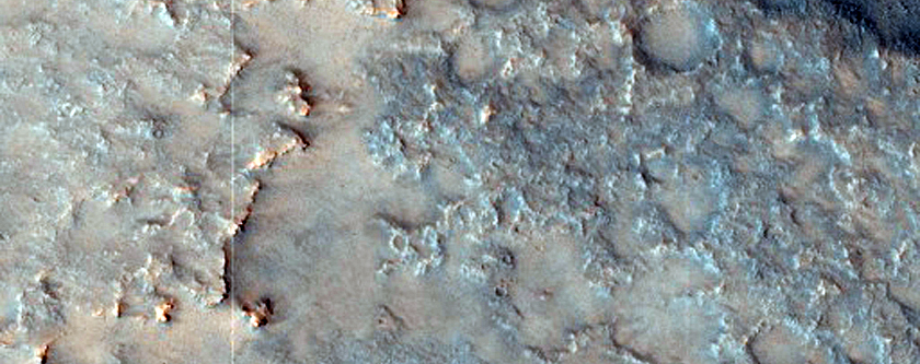 مكشف لصخور على فوهة انتونيادي (Antoniadi Crater)