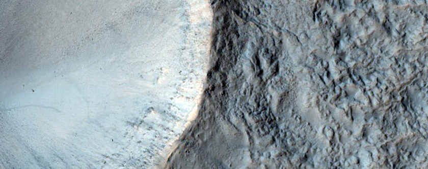 Well-Preserved 1-Kilometer Impact Crater