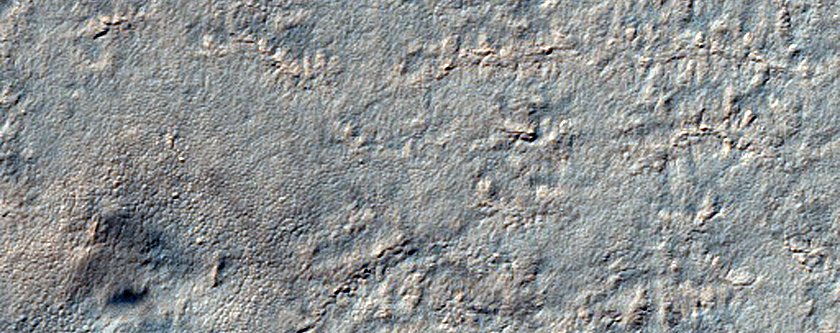 Kis becsapódási kráter a Déli-sark területén