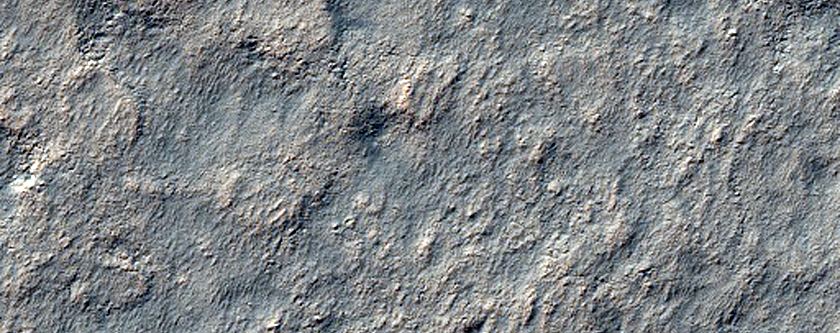 Depsitos em camadas numa cratera no Polo Sul