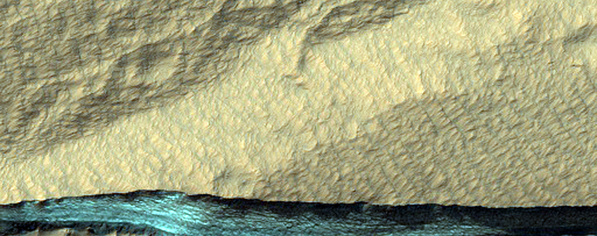 Ледяной уступ на полярной шапке Марса
