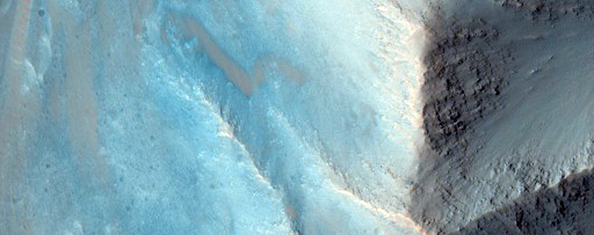 Low Albedo Wall Spurs in Coprates Chasma