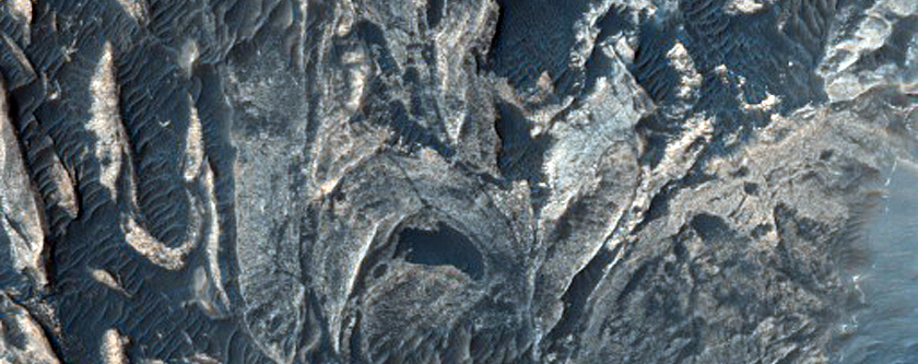 Convoluted Folds in Light-Toned Deposits along Ius Chasma Floor
