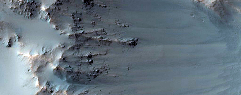 Western Rim of Well-Preserved Impact Crater in Tyrrhena Terra
