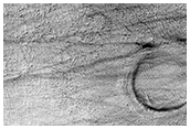 Et krater og nifs stillhet i Hellas Planitia