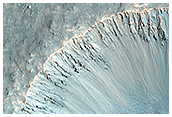 Krater med ljust utslungat material