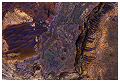 Ιζηματογενείς Βραχώδεις Στρώσεις στον Πυθμένα ενός Κρατήρα
